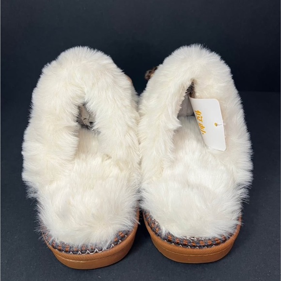 Hello Kitty Slippers🐱💖 - Picture 4 of 6